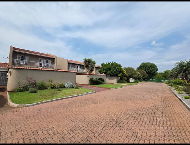 3 BEDROOM TOWNHOUSE FOR SALE IN THREE RIVERS